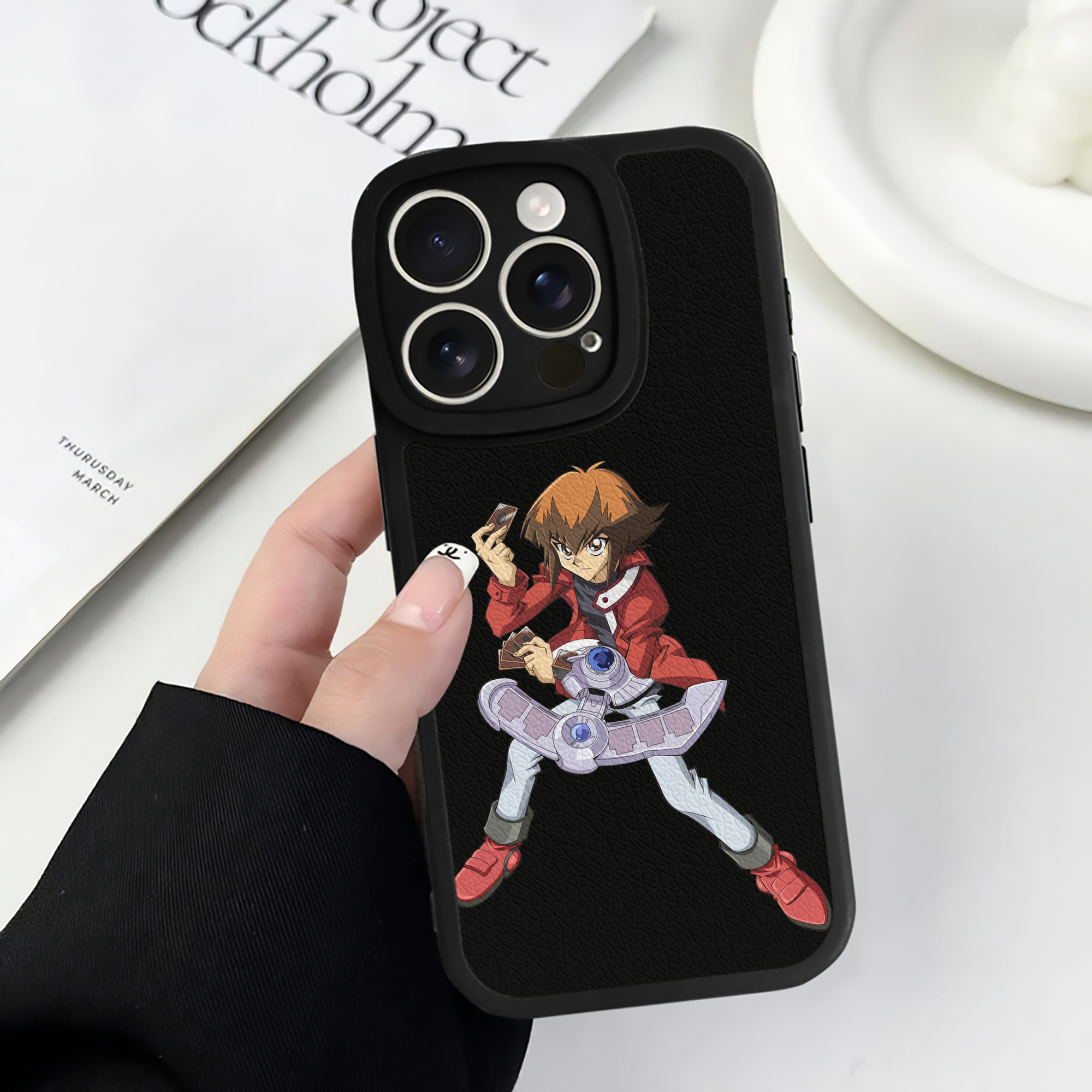 遊☆戯☆王 Yu-Gi-Oh! 【iPhone 16シリーズ対応】シリコンスマホケース（レザー調） 材質：シリコン